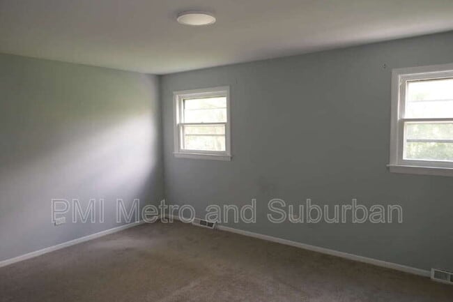Building Photo - 22750 Valley Dr