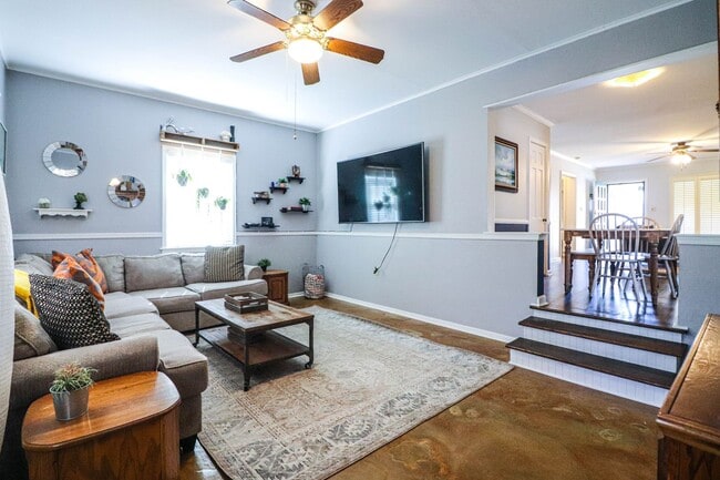 Building Photo - Nice Midtown Bungalow