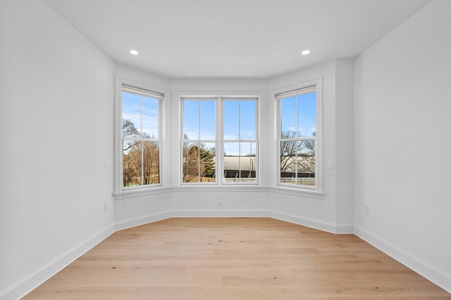 Building Photo - 37 Farragut Rd