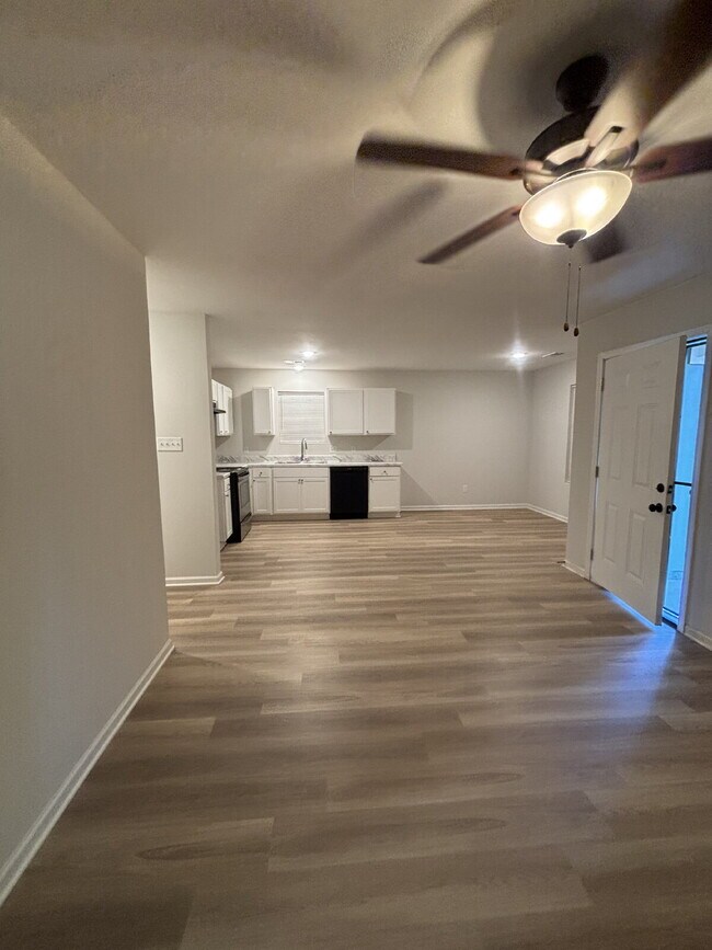 Building Photo - "4-Bed, 2-Bath Retreat in Memphis – Your Perfect Sanctuary Awaits!"