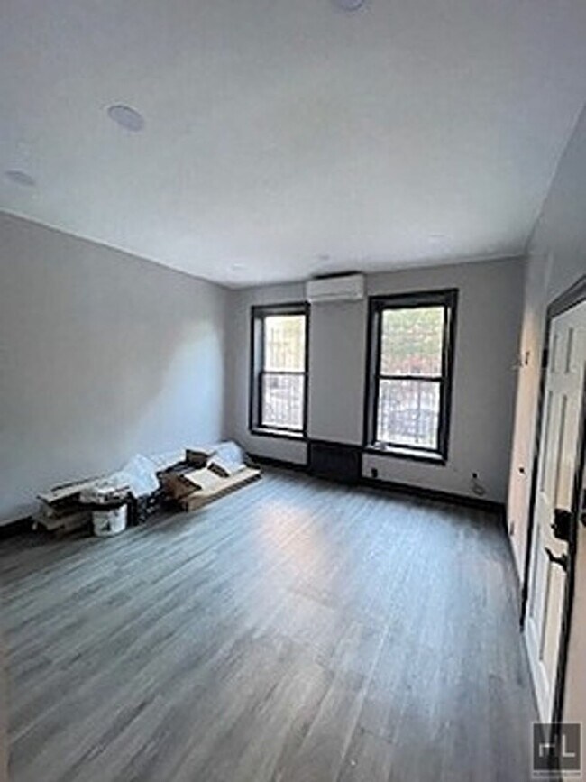 Building Photo - 370 Miller Ave