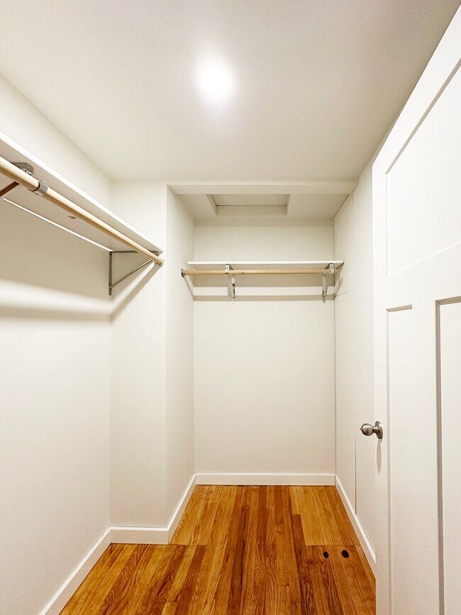 Building Photo - 1Bd/1Ba Seattle Duplex