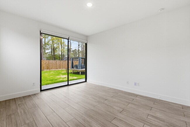 Building Photo - 1530 Primrose St