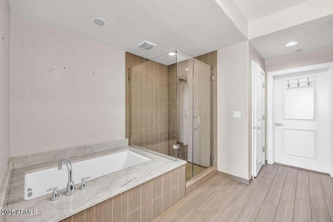 Building Photo - 4803 N Woodmere Fairway