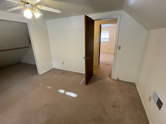 Building Photo - Charming Home Close to Downtown and Schools