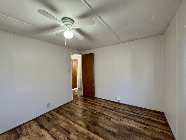 Building Photo - 836 Commerce St