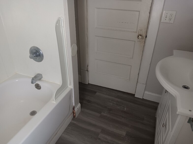 Building Photo - 4489 Sandy Lake Rd