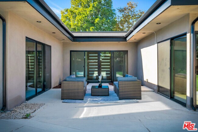 Building Photo - 6236 Sale Ave