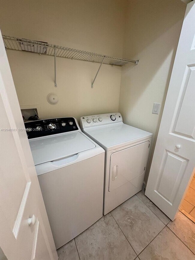 Building Photo - 17460 SW 153rd Ave