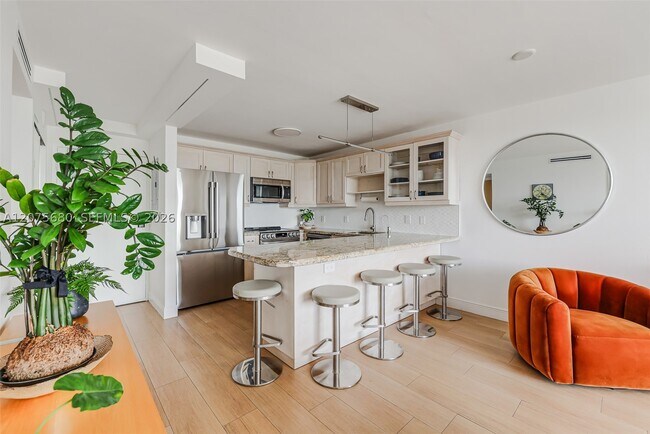 Building Photo - 401 Ocean 903