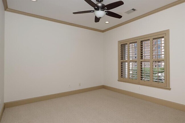 Building Photo - 28 Waterway Ct