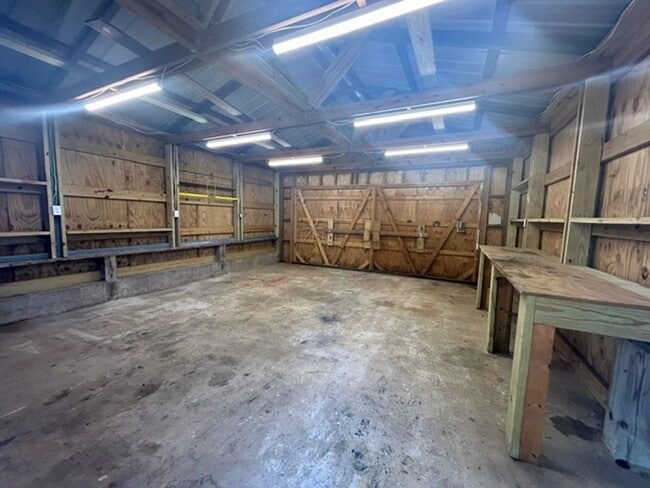 Building Photo - Lakeside Dream Home: Fully Remodeled 4BD/2BA Near Loop 323