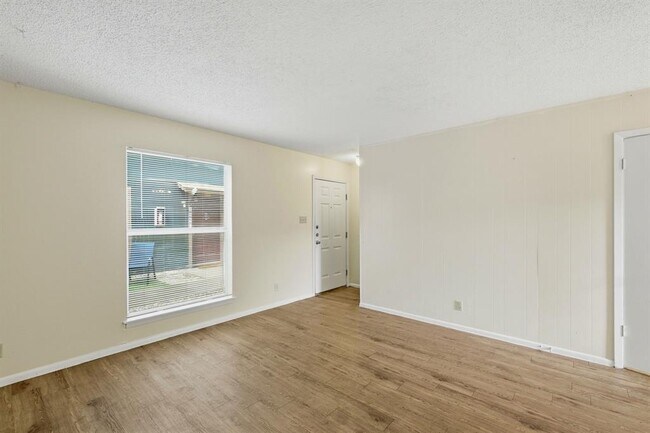 Building Photo - 2319 Greenfield Pkwy