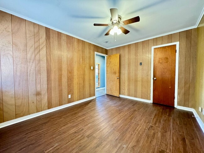 Building Photo - 124/128 RWE Jones