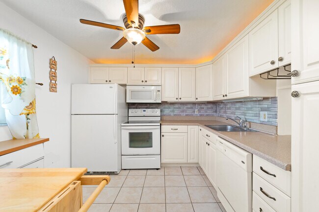 Building Photo - 230 NE 26th Ave