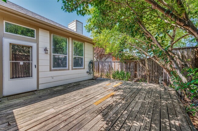Building Photo - 1615 Bur Oak Dr