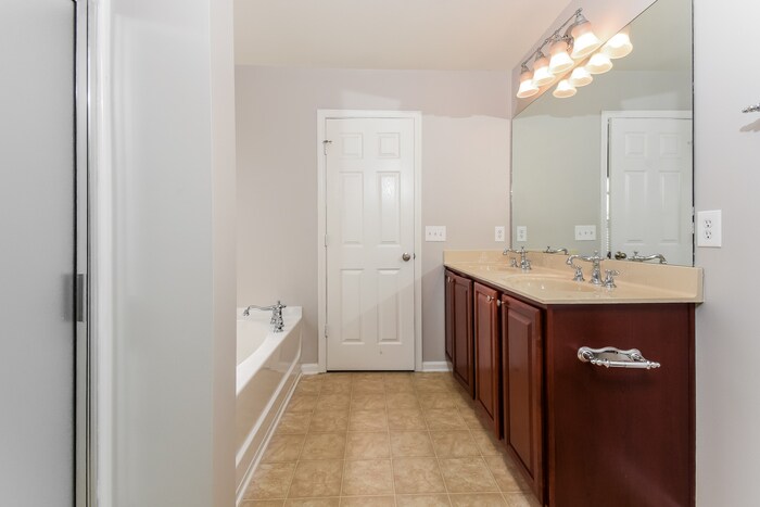 Building Photo - 2722 Groovers Lake Point