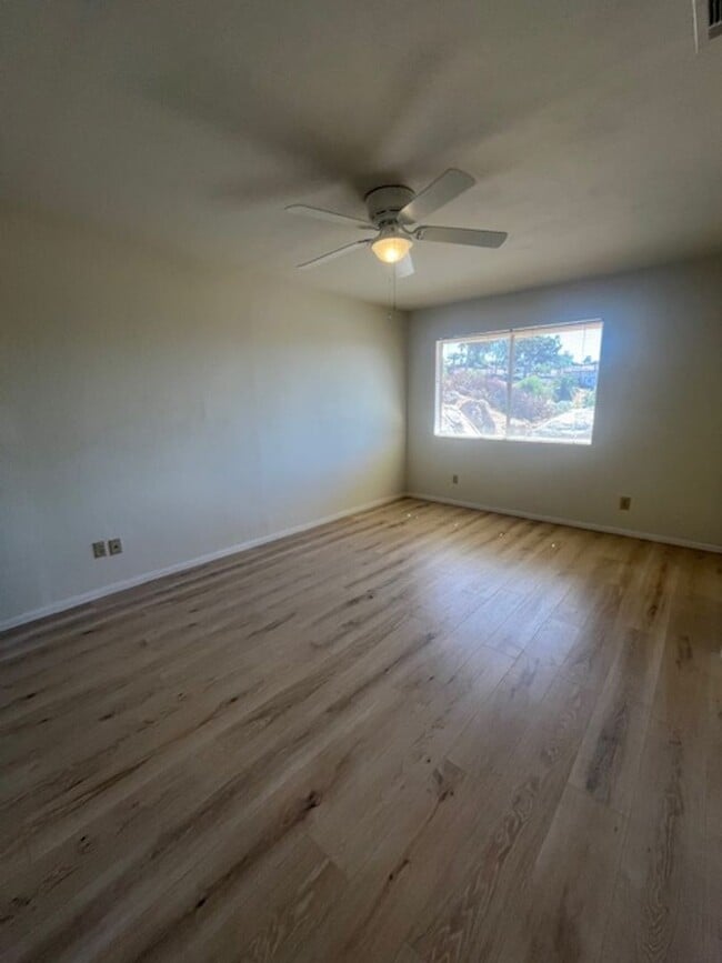 Building Photo - Spacious 4-Bedroom home centrally located ...