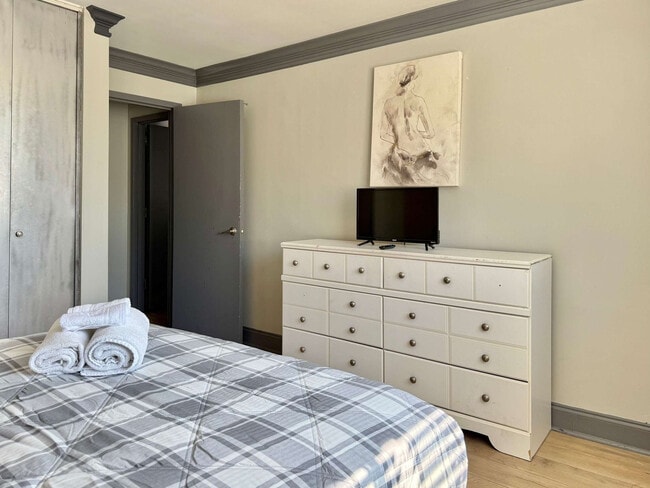 Building Photo - 215 Piedmont Ave NE