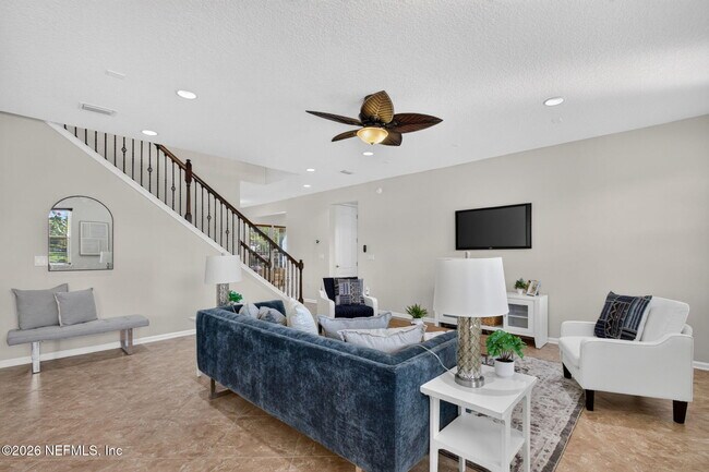 Building Photo - 127 Rockcreek Dr