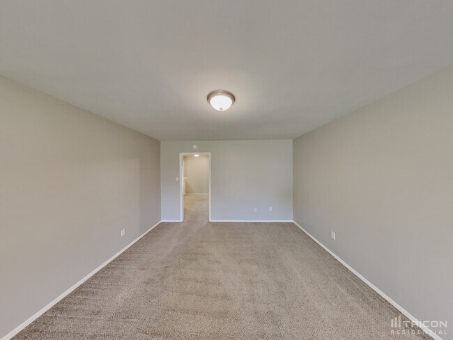 Building Photo - 220 Revere Dr