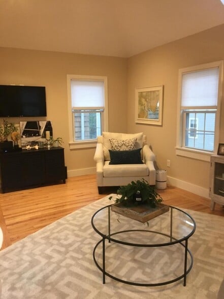 Building Photo - 33 Dennison St