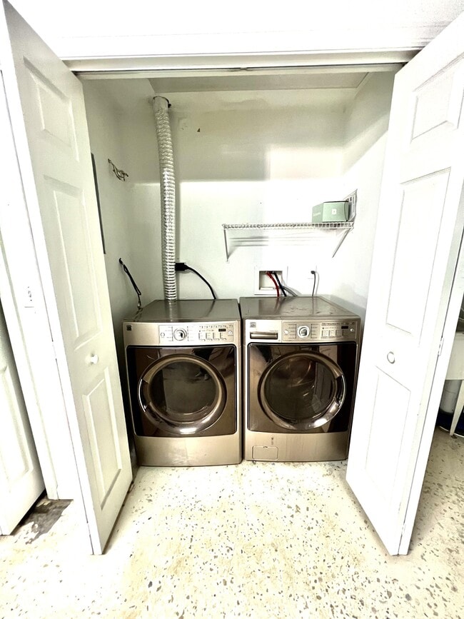 Building Photo - 3 Canyon Cove