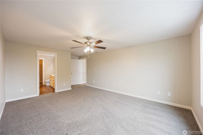 Building Photo - 4 bed, 3.5 bath home in cul-de-sac