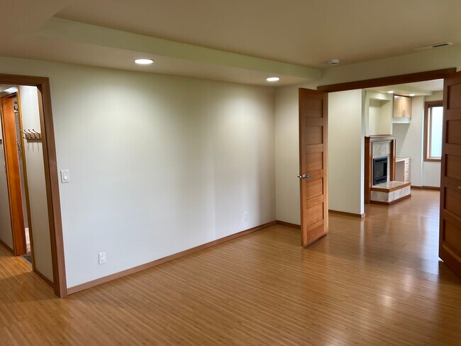 Building Photo - 7324 86th Ave NW