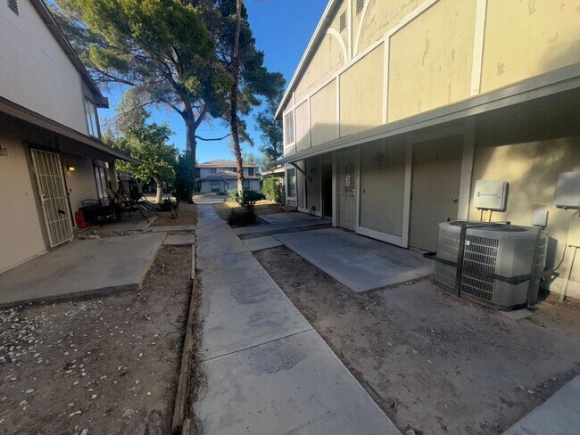 Building Photo - 1497 Dorothy Ave