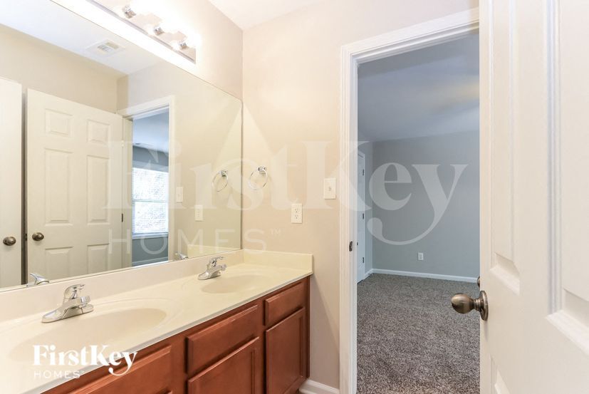 Building Photo - 115 Macalester Dr