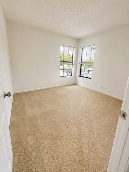 Building Photo - 2650 Greenwood Ter