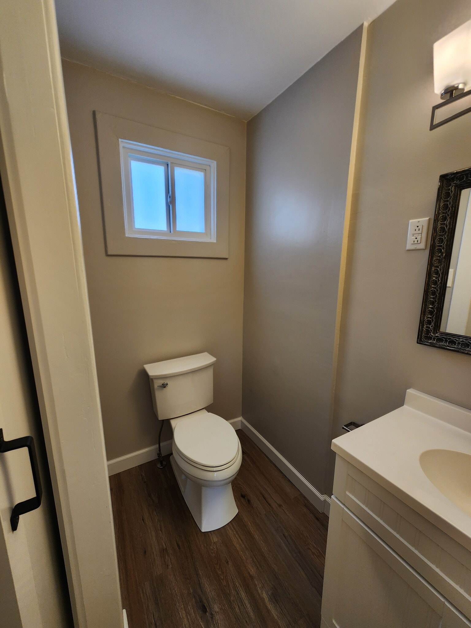 Bathroom access from bedroom - 3017 Grandview St