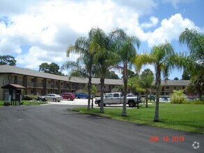 Building Photo - 100 Canebreakers Dr