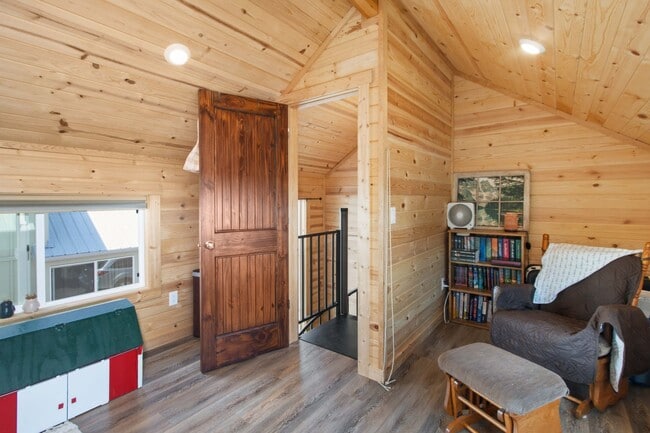 Building Photo - Two Bedroom One Bath Tiny Home in Silt