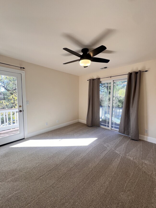 Building Photo - 612 Chief Kelly Dr