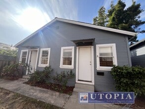 Building Photo - 204 Hollister Ave