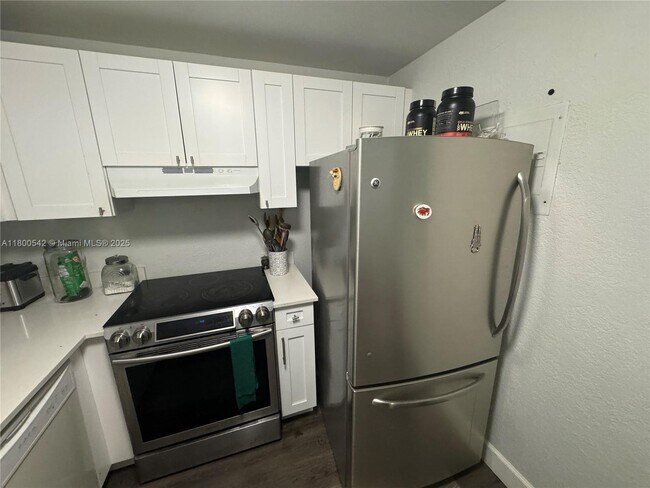 Primary Photo - 4235 N University Dr