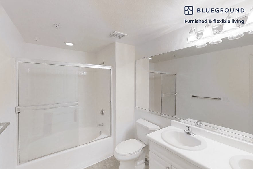 Building Photo - 3200 Rubino Dr
