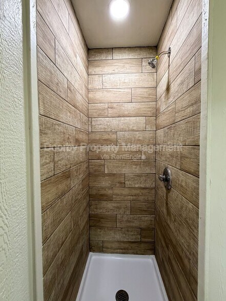 Building Photo - 5640 US-41