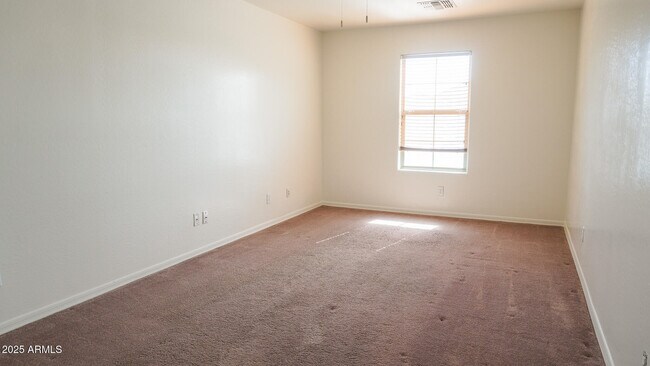 Building Photo - 25564 W Magnolia St