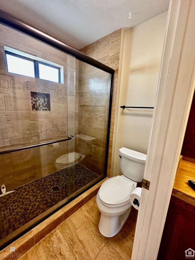 Building Photo - Attractive 3bd/2.5ba Townhouse in Sonoma Greens!