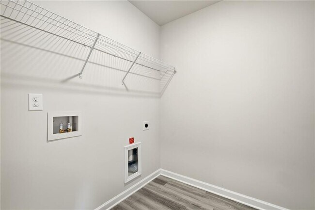 Building Photo - 3966 Oakwood Ter Ct