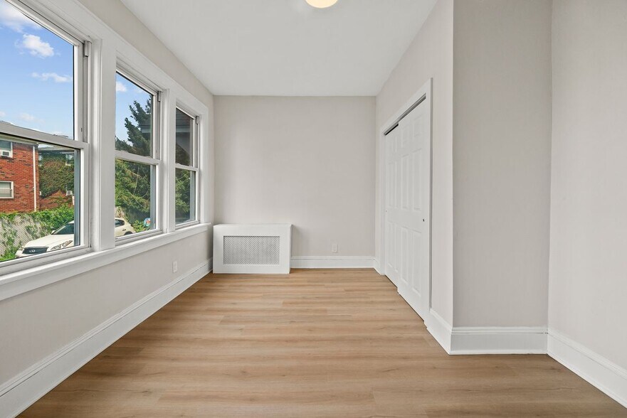 Building Photo - 28 Riverside Pl