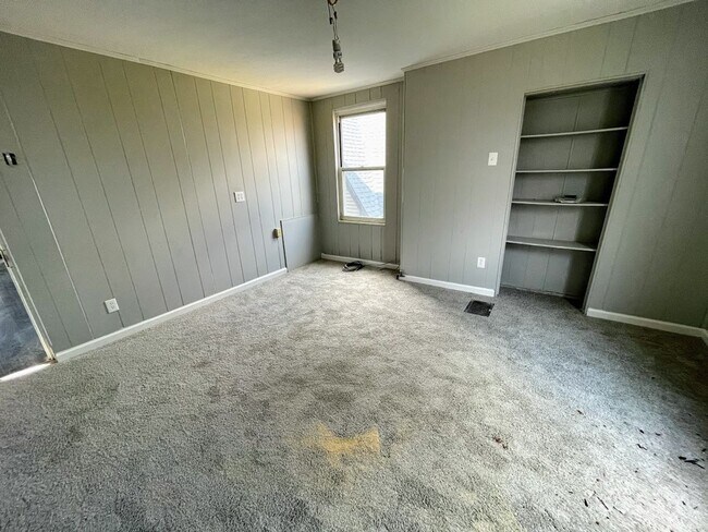 Building Photo - 2/3 bed 1 bath - South Oakland, newly updated, central air, washer/dryer