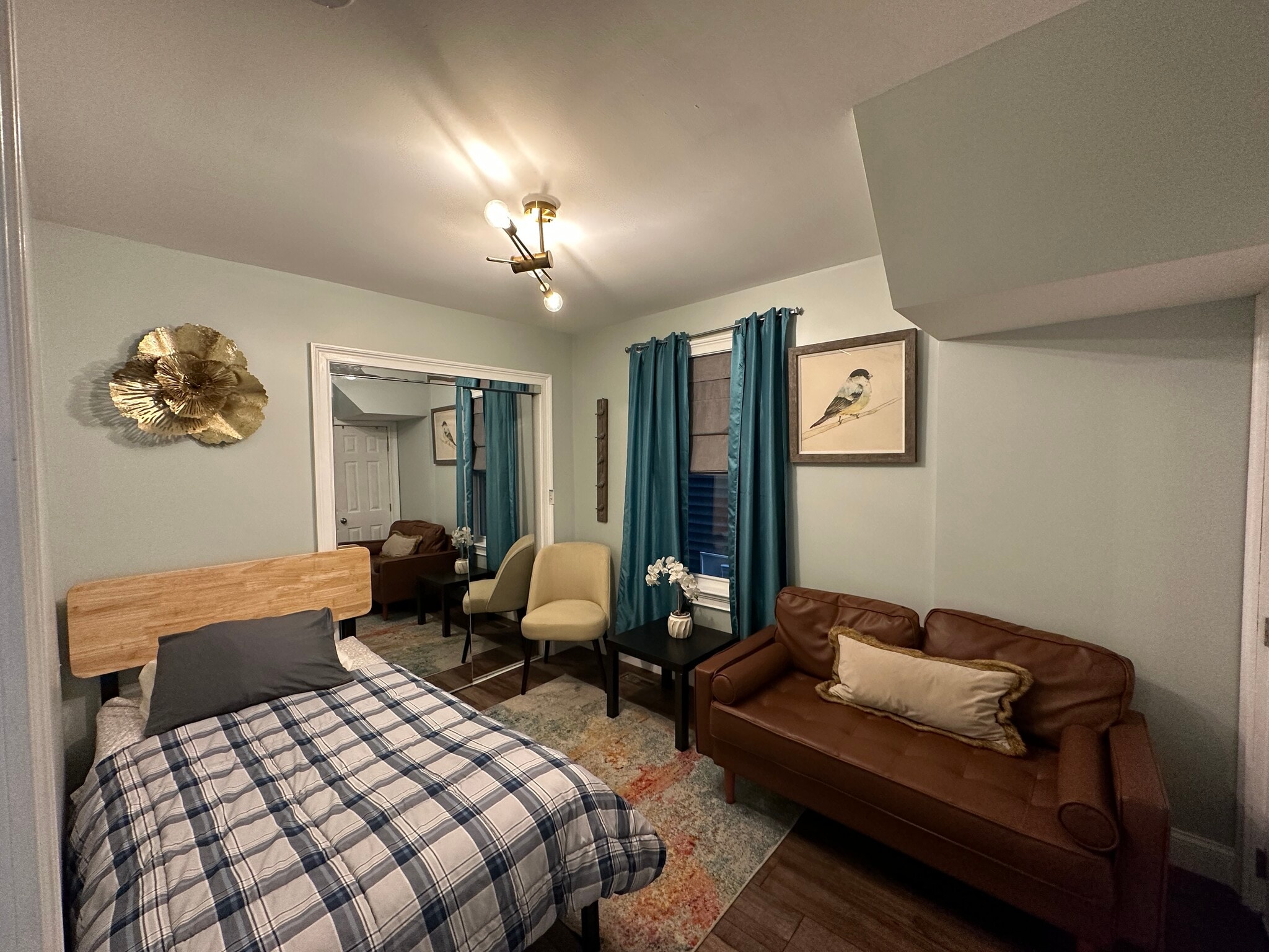 Building Photo - 2 Shelby St