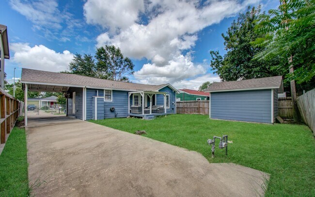 Building Photo - 3330 Kelton St