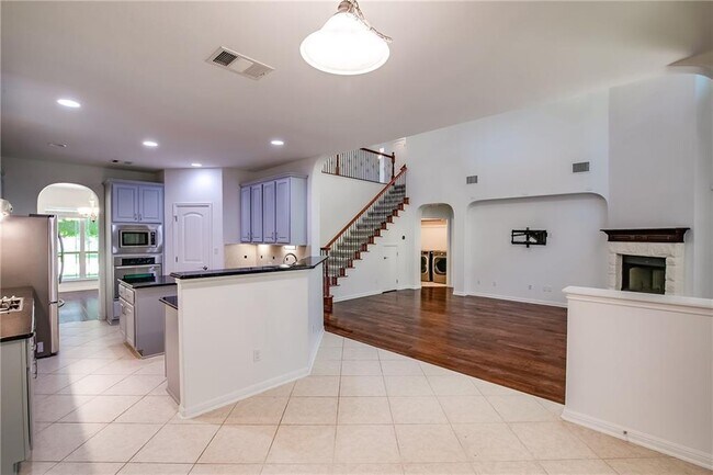 Building Photo - 401 Ridgetop Bend