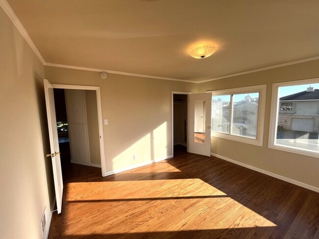 Building Photo - GORGEOUS, BEAUTIFULLY MAINTAINED 3 BED/2 B...
