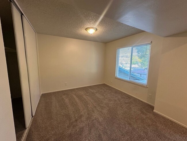 Building Photo - Updated 3 Bedroom Townhome in North Tahoe Park